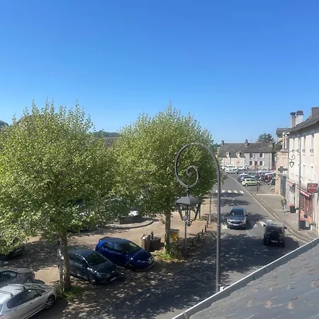 Lägenhet Chez Julie Place Du Village Saignes (Cantal)